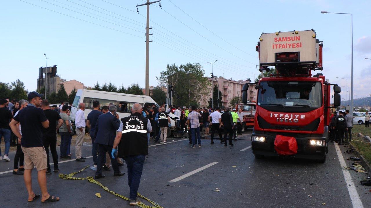 Işık ihlali yapan kamyon, öğrenci servisine çarptı: Ölü ve yaralılar var