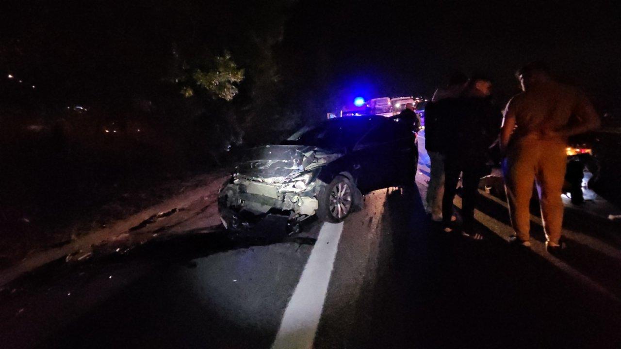 Atık lastik otoyolda kazaya neden oldu, 9 araç birbirine girdi; 4 yaralı