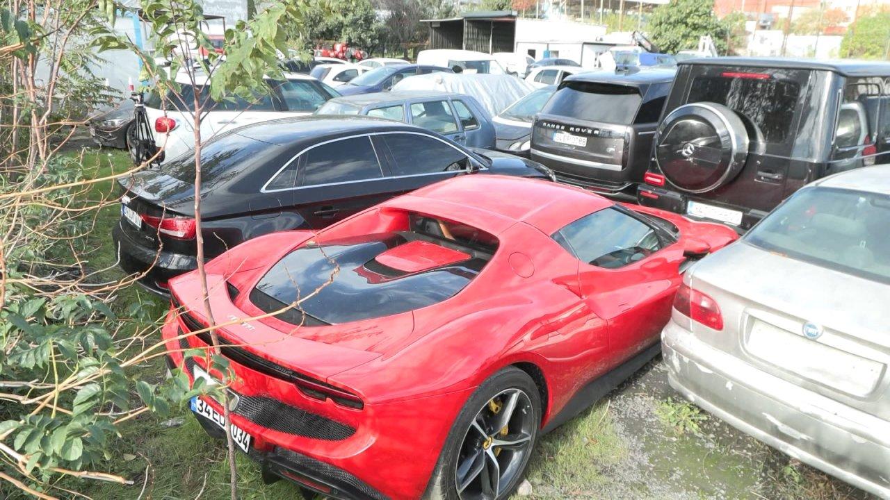 Polat çiftinin araçları yediemin otoparkında