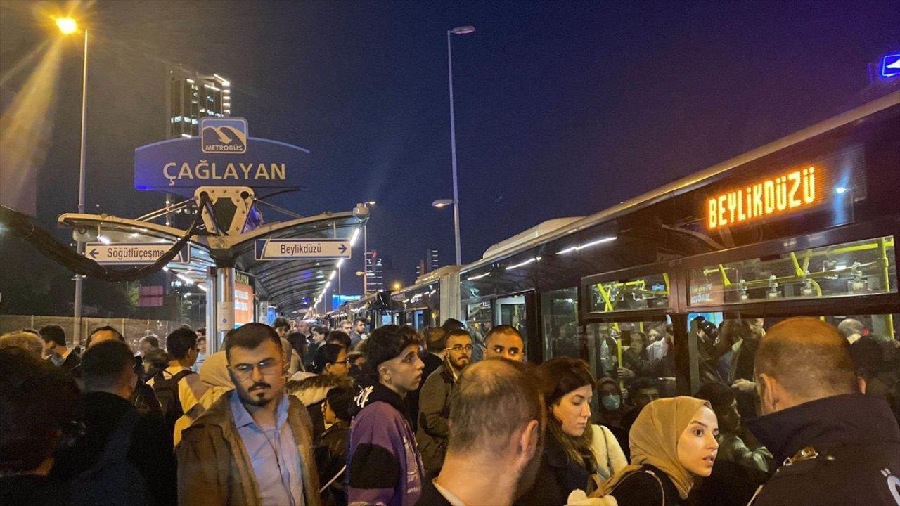 Şişli'de metrobüs arızası seferleri aksattı