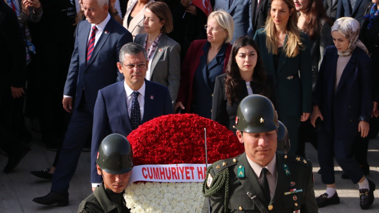 CHP Genel Başkanı Özgür Özel'den Anıtkabir'e ziyaret