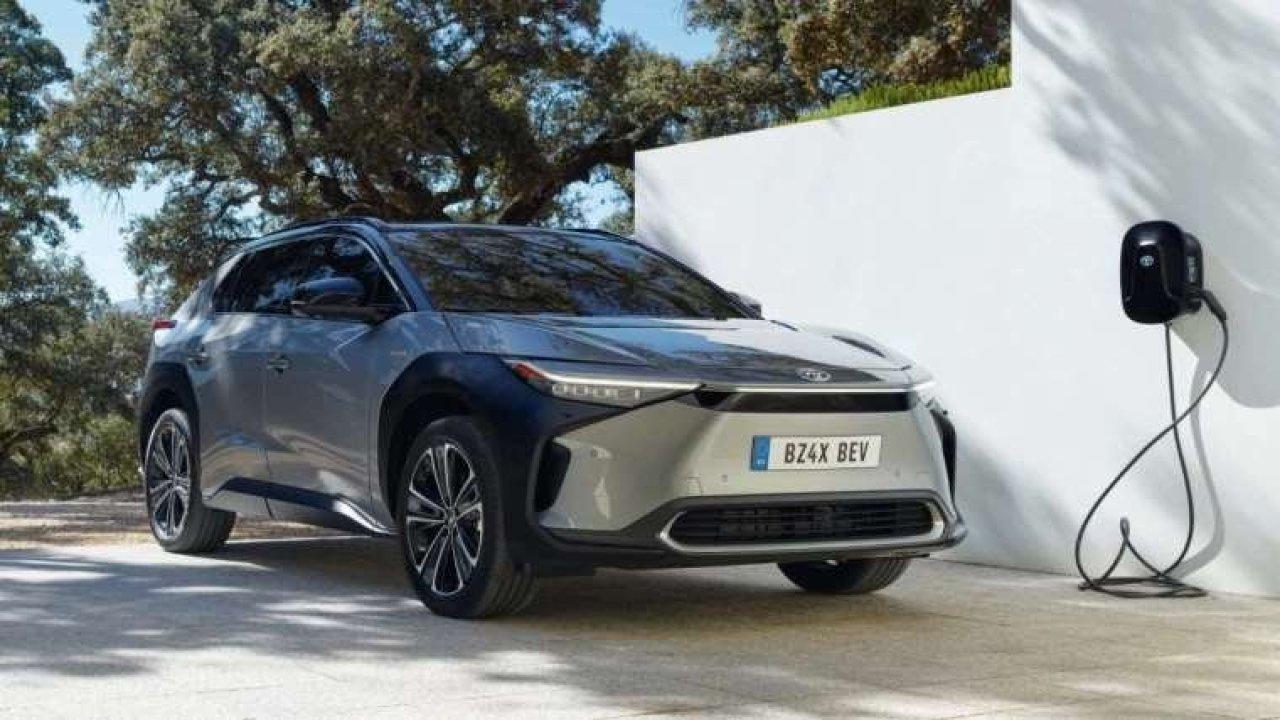 Aralık 2023 Toyota Fiyatları Corolla, C- HR, Camry, Yaris, Prado, RAV4, Hilux kaç bin TL?