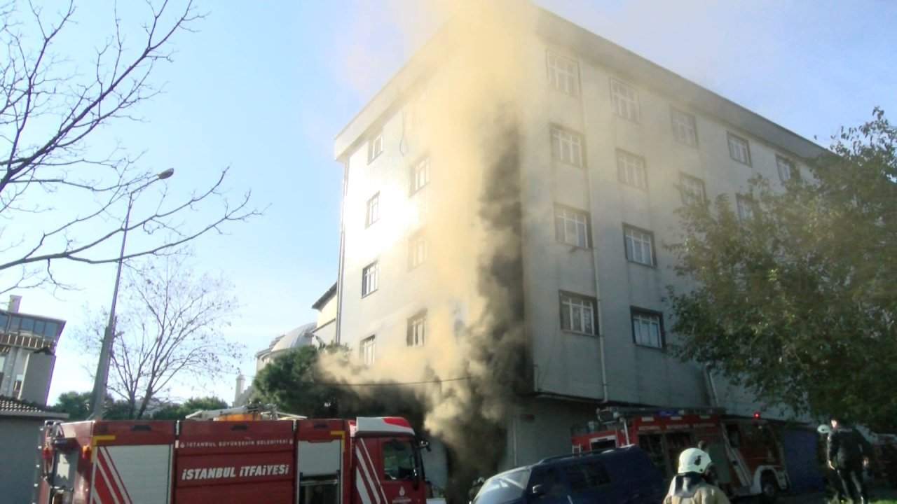 Sünger deposunda yangın paniği: Kısa sürede büyüdü