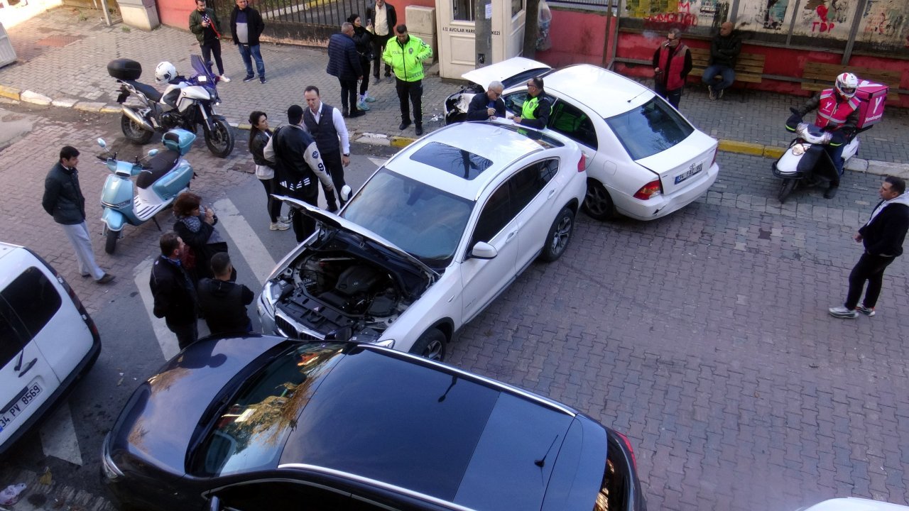 Avcılar’da zincirleme kaza: 3 araç hasar gördü