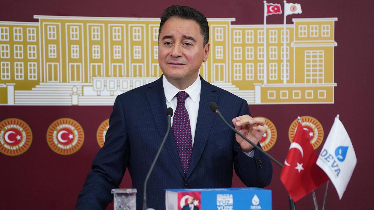 Ali Babacan iktidara seslendi, sistem değişikliğini işaret etti: 'Çözümü altın tepside sunuyorum'