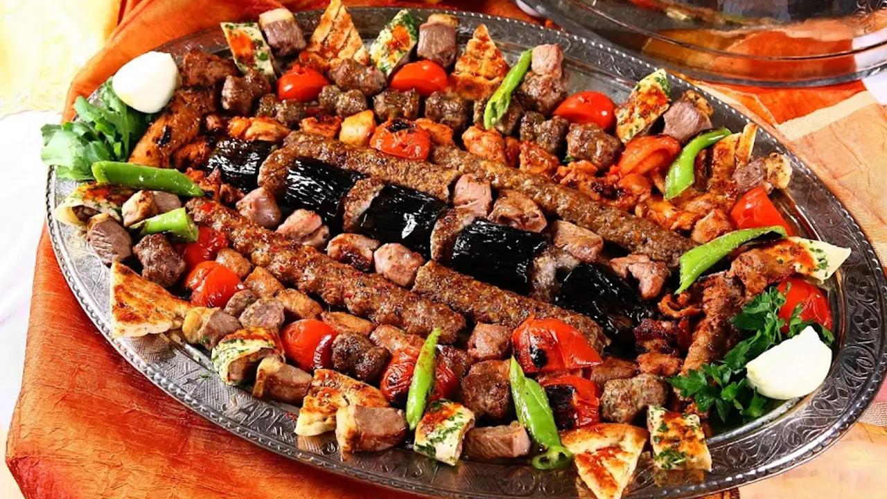 Şölen kebabı nasıl yapılır? Gelinim Mutfakta şölen kebabı tarifi ve yapılışı