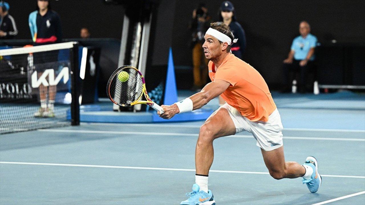 Rafael Nadal kortlara galibiyetle döndü