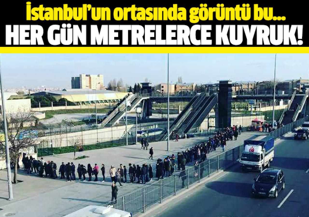 Avcılar'da metrelerce İstanbulkart kuyruğu