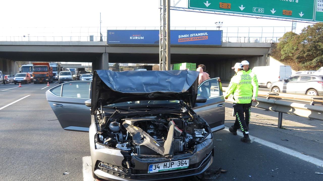 TEM Otoyolunda art arda kazalar: Trafik kilitlendi