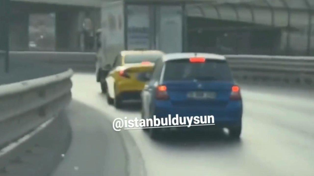 Sürücülerin otoyolda inatlaşması trafiktekileri tehlikeye soktu