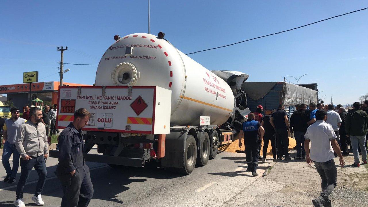 Tanker, arıza nedeniyle duran TIR'a çarptı: 1 ölü, 1 ağır yaralı