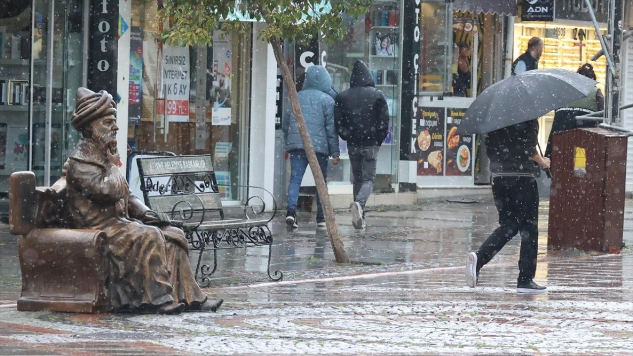 Edirne'de sağanak etkili oluyor