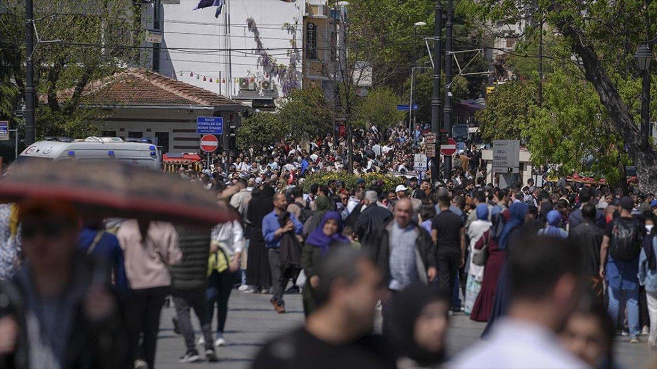 Bayramın ikinci gününde de manzara aynı: Tarihi yarımada İstanbulluların akınına uğradı