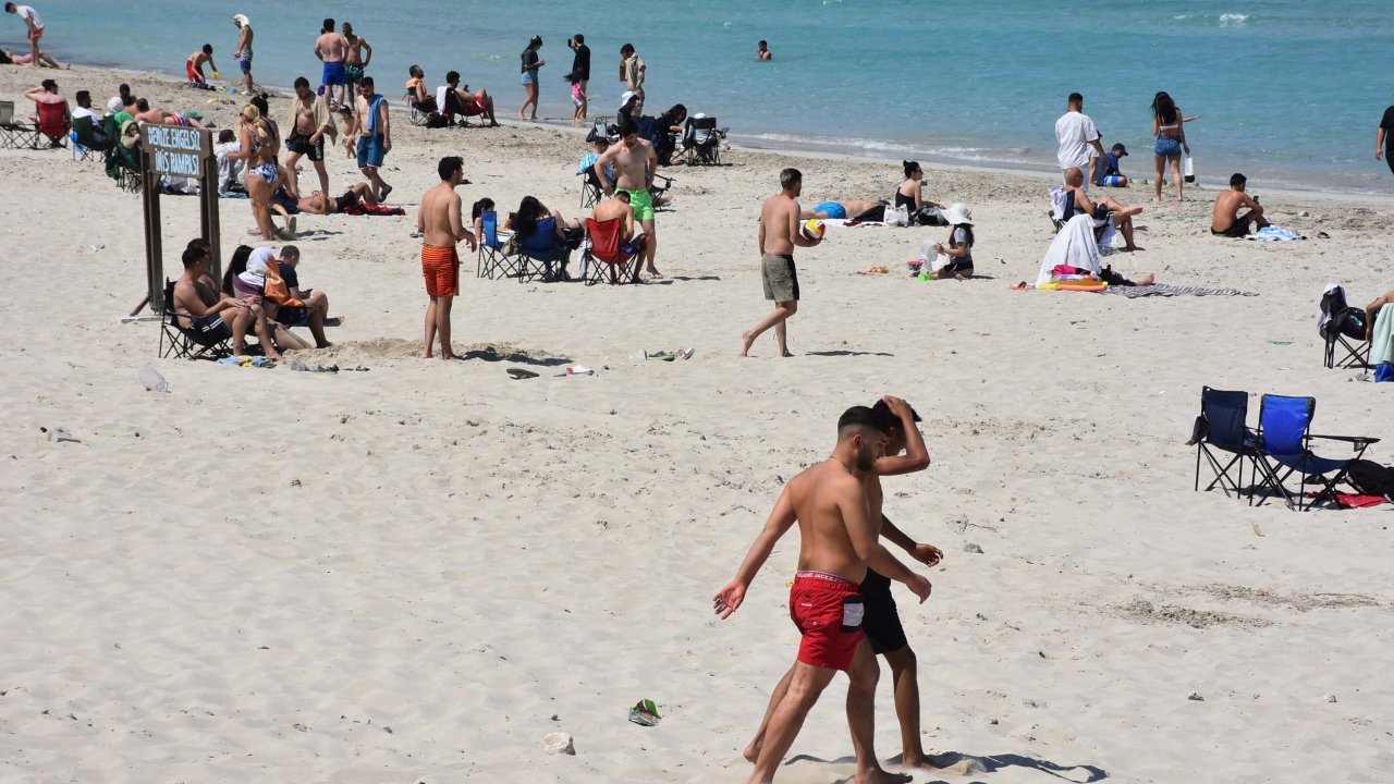 Çeşme’de bayramın son gününde de plajlar doldu