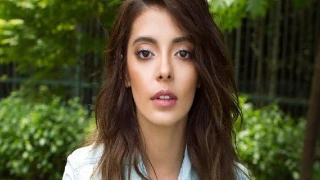 Selin Şekerci babasının cenazesinde başına gelen absürt olayı anlattı: "Babamın cenazesinde selfie çekilmek istediler"