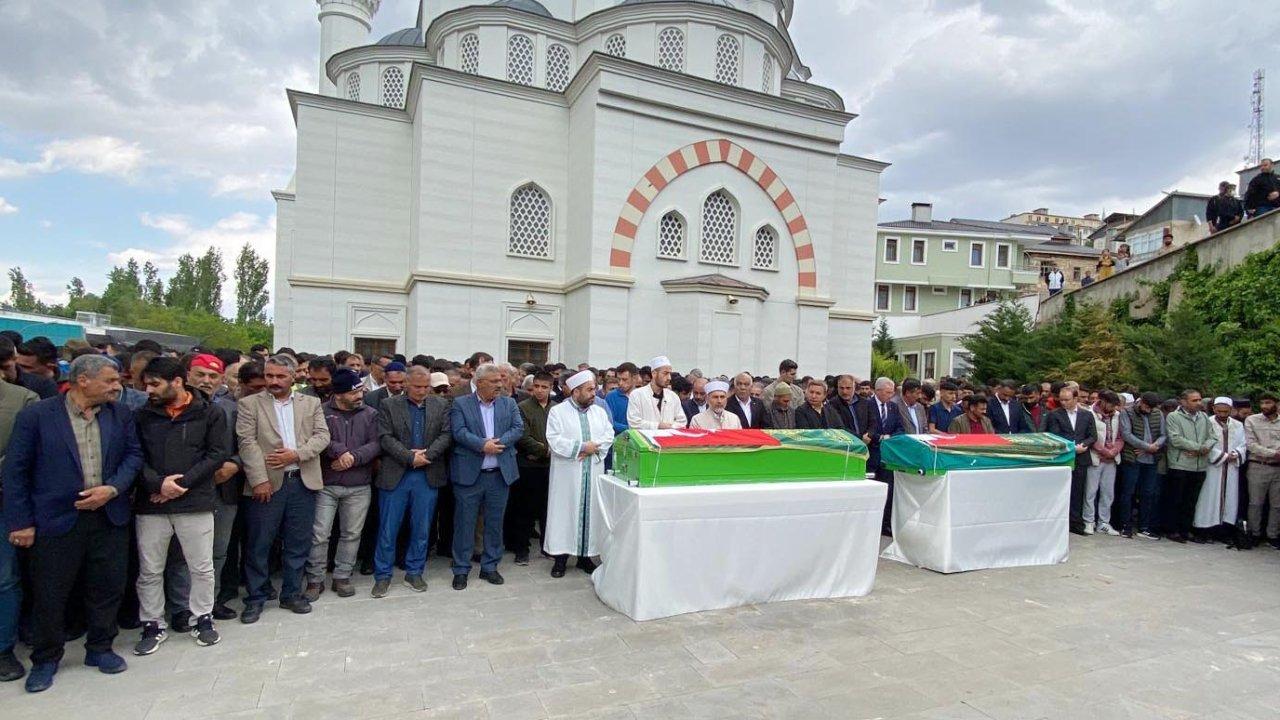 İliç'teki maden faciasında cansız bedenine ulaşılan 2 işçi, toprağa verildi