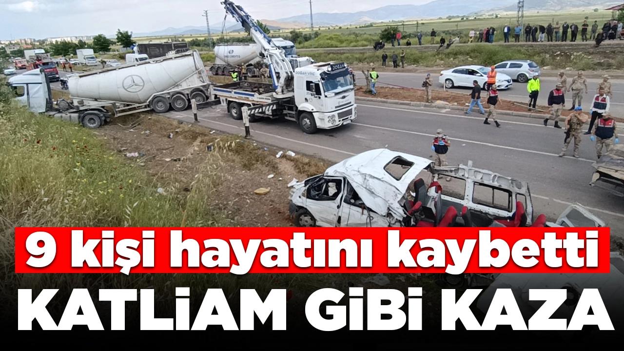 Katliam gibi kaza! Beton mikseri ile minibüs çarpıştı: 9 kişi hayatını kaybetti