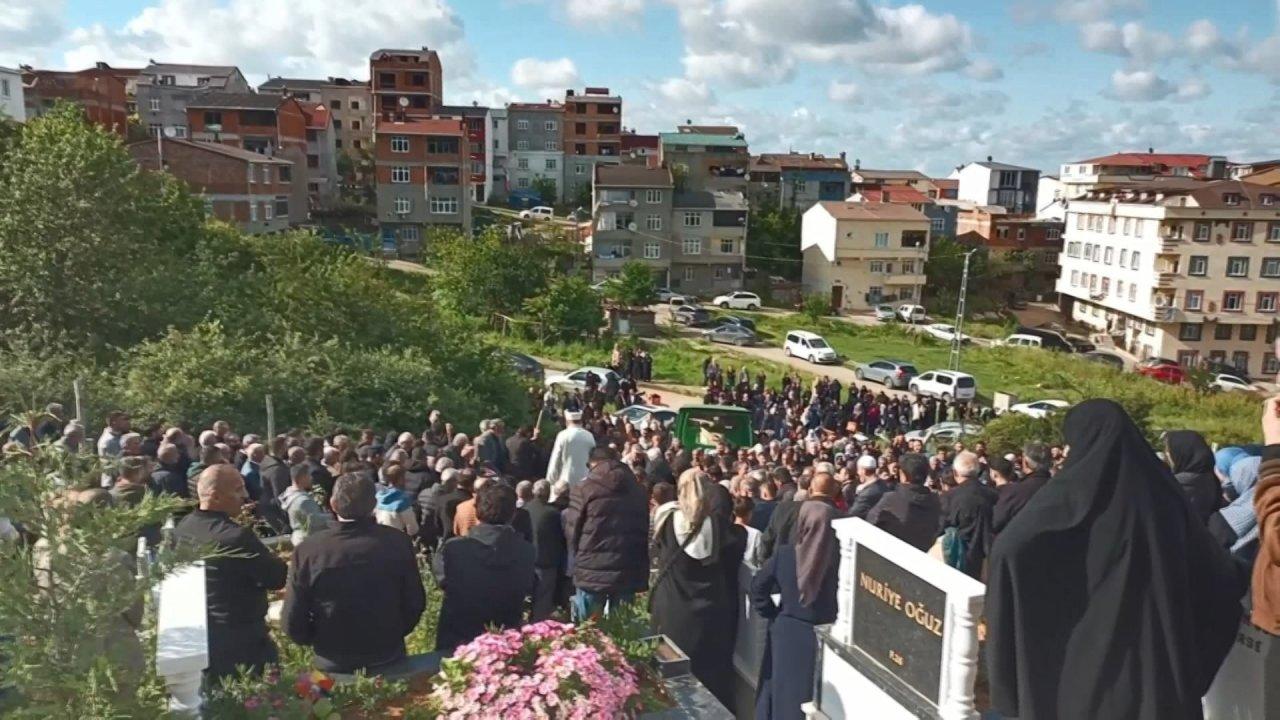 Esenyurt'taki silahlı saldırıda ölen genç kadın toprağa verildi