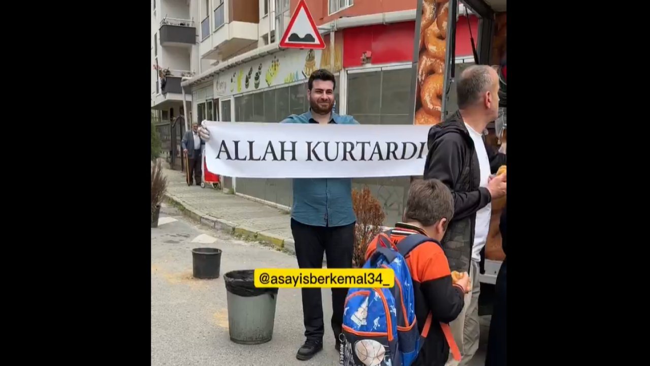 Sevgilisi terk etti diye lokma dağıttı!