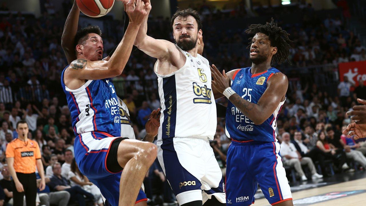 Fenerbahçe Beko, Anadolu Efes'i yenerek final serisinde 1-0 öne geçti