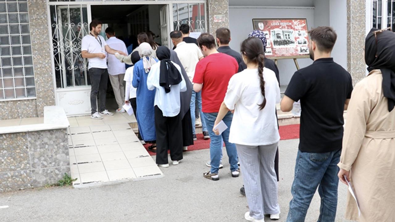 YKS'nin ilk oturumu başladı: 3 milyon aday ter dökecek