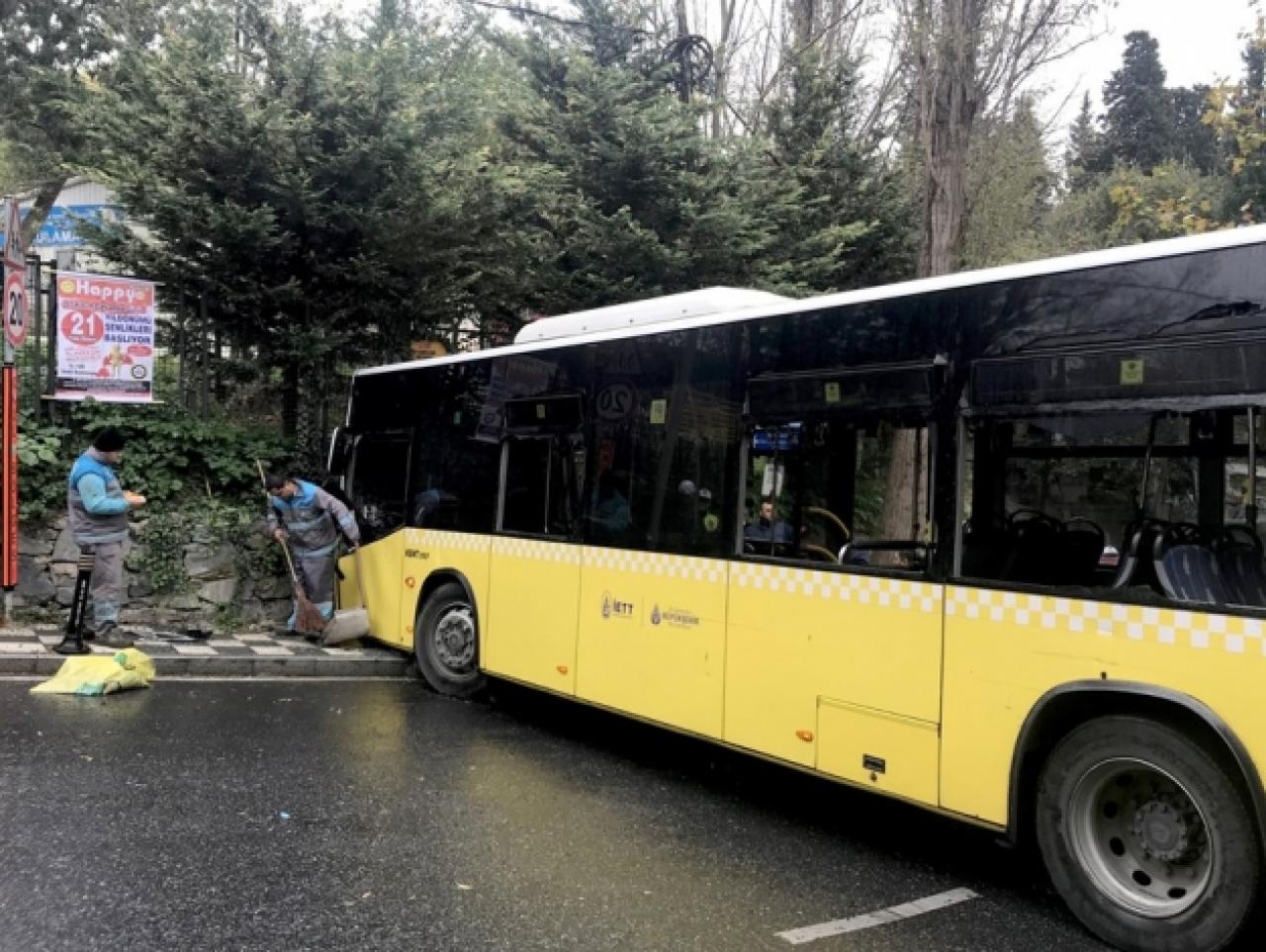 Sultanbeyli'de İETT otobüsü polis aracına çarptı: 2 polis yaralı