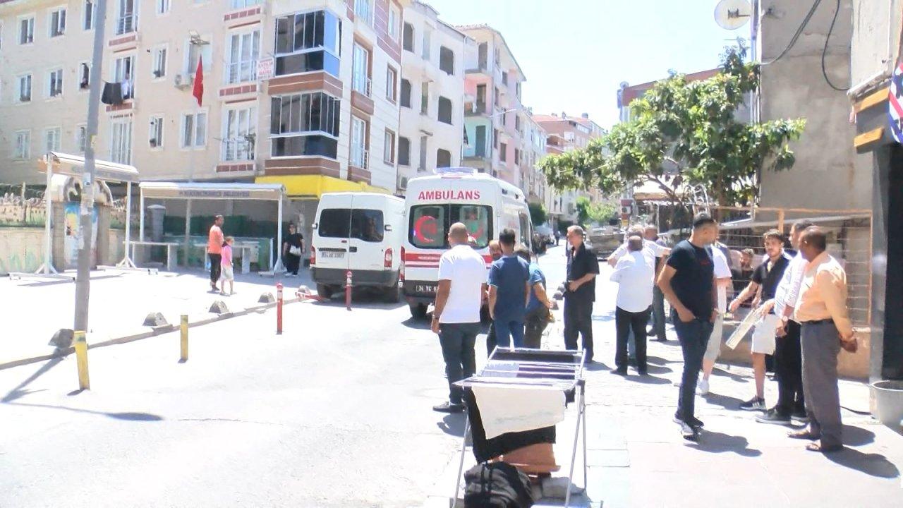 Küçükçekmece'de kamyonet ile duvar arasında sıkıştı; vatandaşlar kurtardı