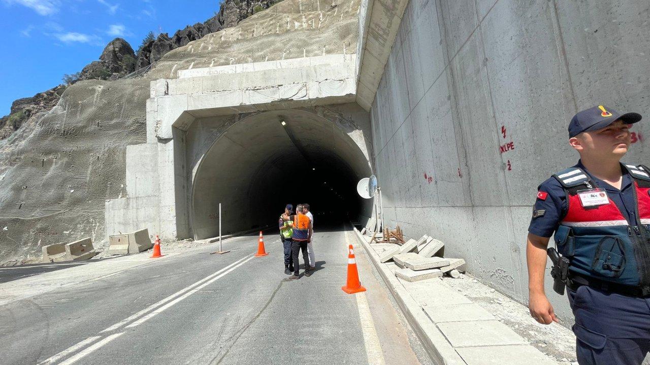 Artvin-Yusufeli yolunda çökme: Tünel ulaşıma kapatıldı