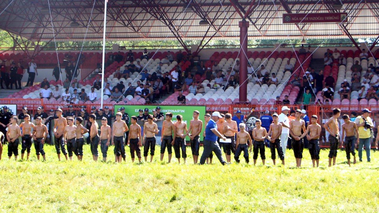 Kırkpınar Yağlı Güreşleri'nde, ikinci gün karşılaşmaları başladı