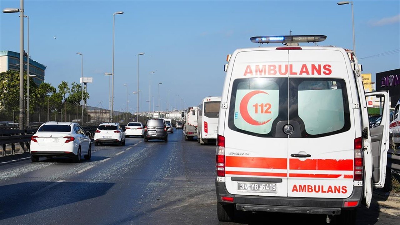 İstanbul'da 4 aracın karıştığı zincirleme kaza: Çok sayıda kişi yaralı