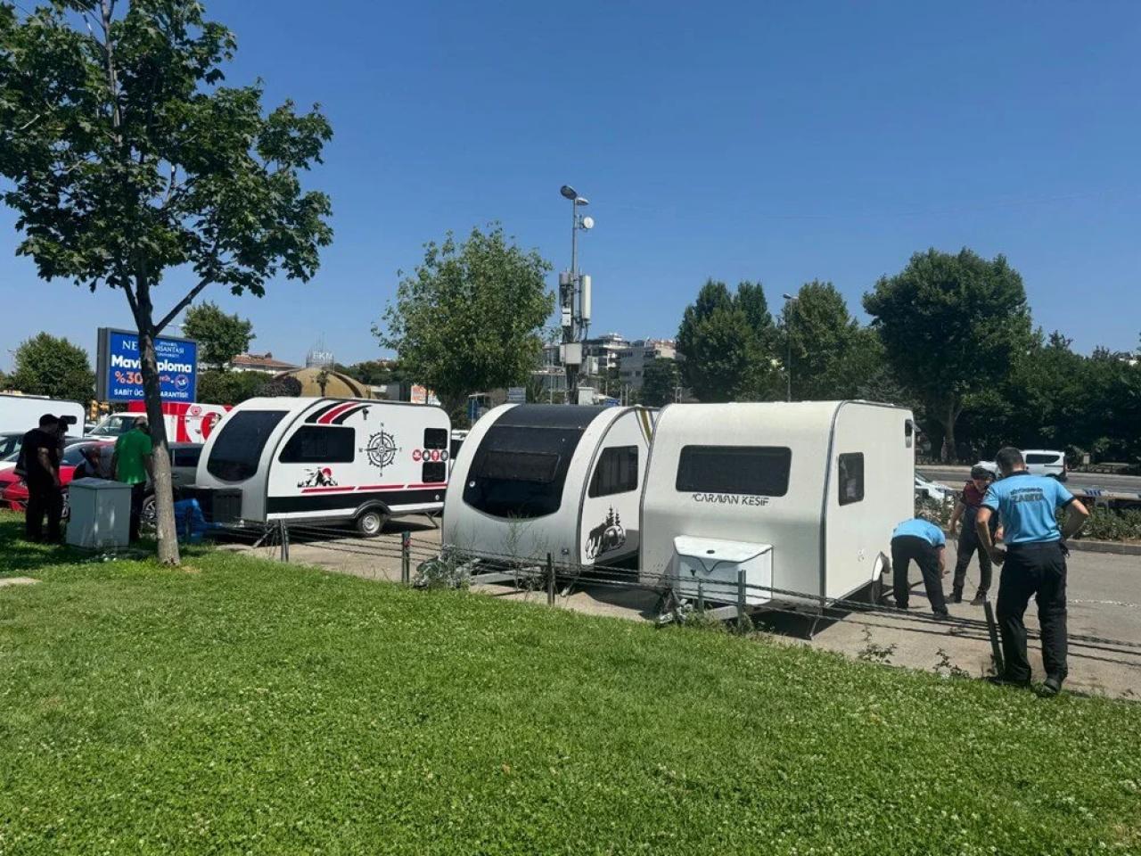 Karavan sahiplerine uyarı yapılmıştı  Maltepe Sahili'ndeki karavanlar kaldırıldı