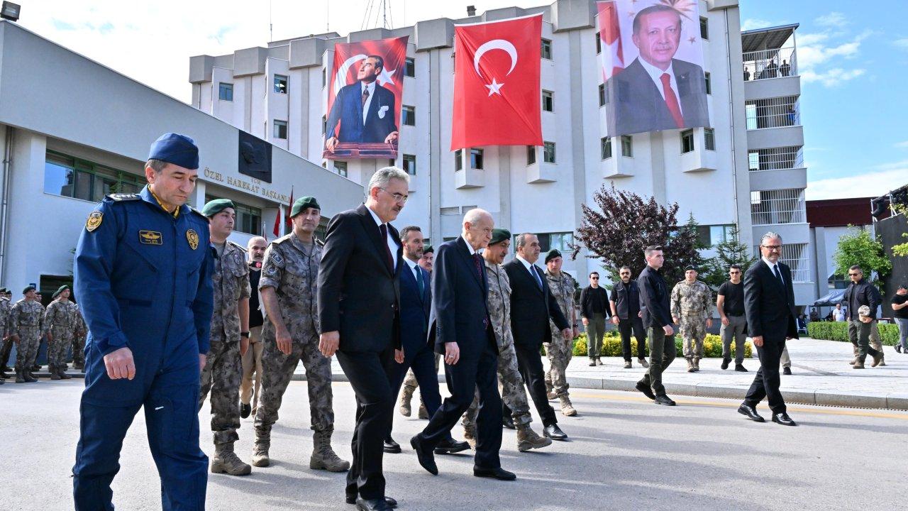 Bahçeli'den, 15 Temmuz'da bombalanan Özel Harekat Başkanlığı'na ziyaret