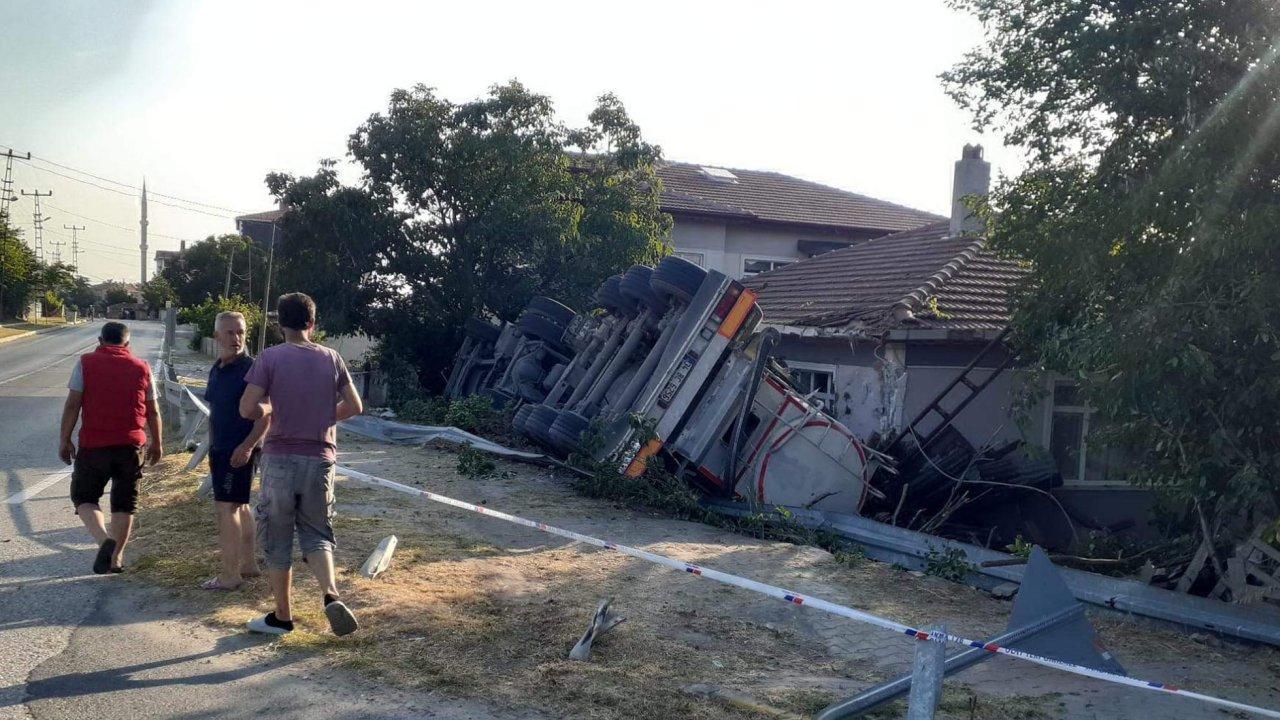 Tekirdağ'da tanker eve daldı!