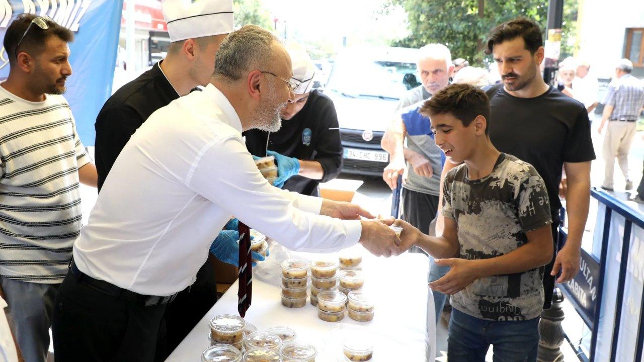 Başkan Özmen'de Eyüpsultanlılara aşure ikramı