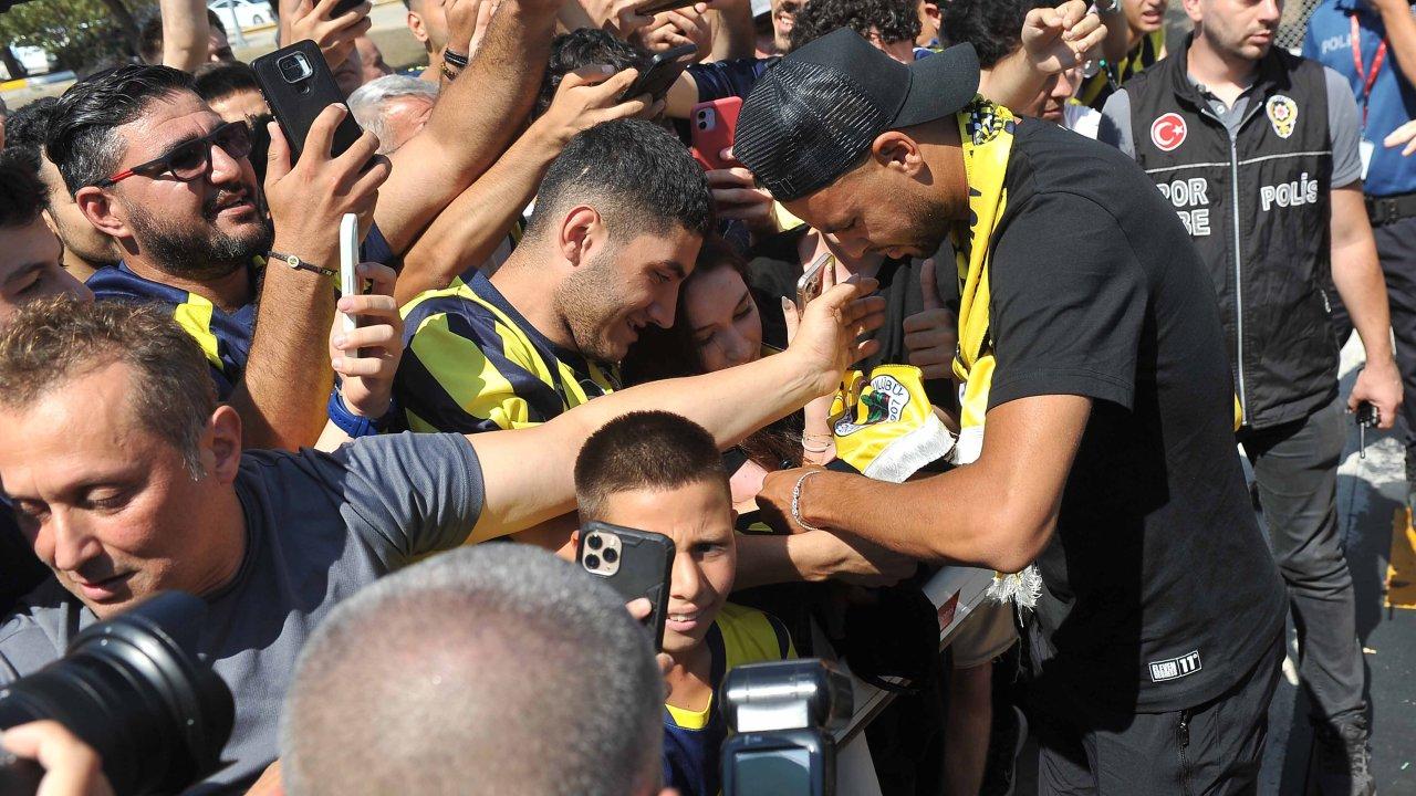 Fenerbahçe'nin yeni golcüsü Youssef En-Nesyri, İstanbul’a geldi