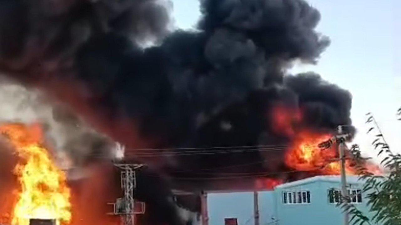 Tekirdağ'daki parfüm fabrikasında yangın! Yanıcı maddeler kısa sürede yayıldı