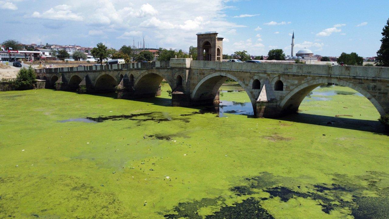 Tunca Nehri kurudu, toprak yolda 2 metrelik çatlak ve göçük oluştu