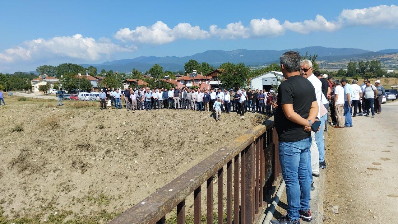 Bolu'da köylülerden atıklarını dereye boşaltan tesislere tepki!