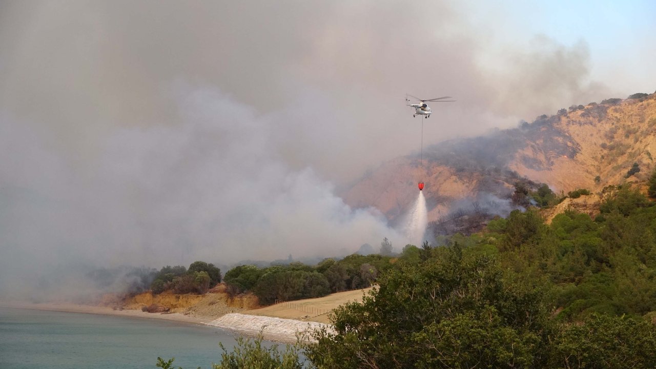 Savunma Bakanlığı, Çanakkale'deki yangına helikopter desteği verildiğini belirtti