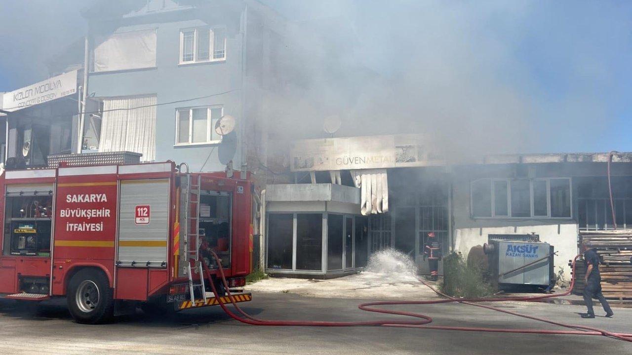 Sakarya'da korkutan iş yeri yangını!