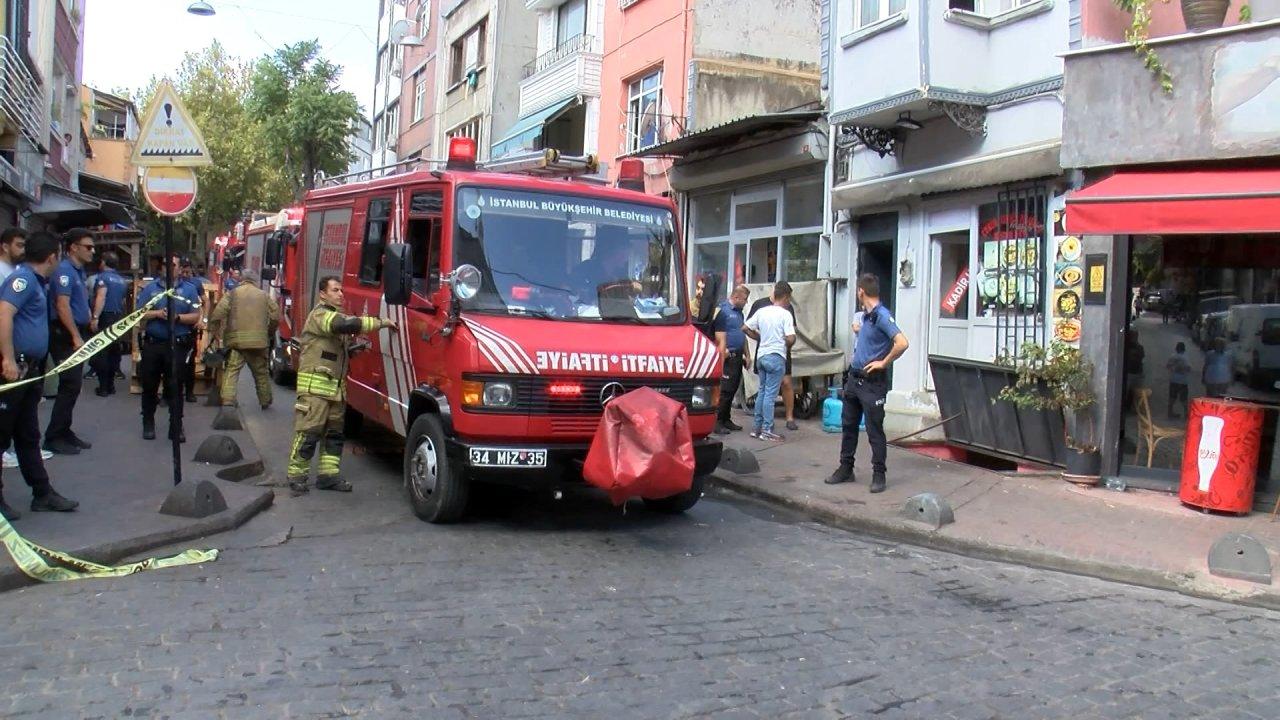 İstanbul'da gaz sızıntısı nedeniyle patlama! Can havliyle kendilerini dışarı attılar: 2 yaralı