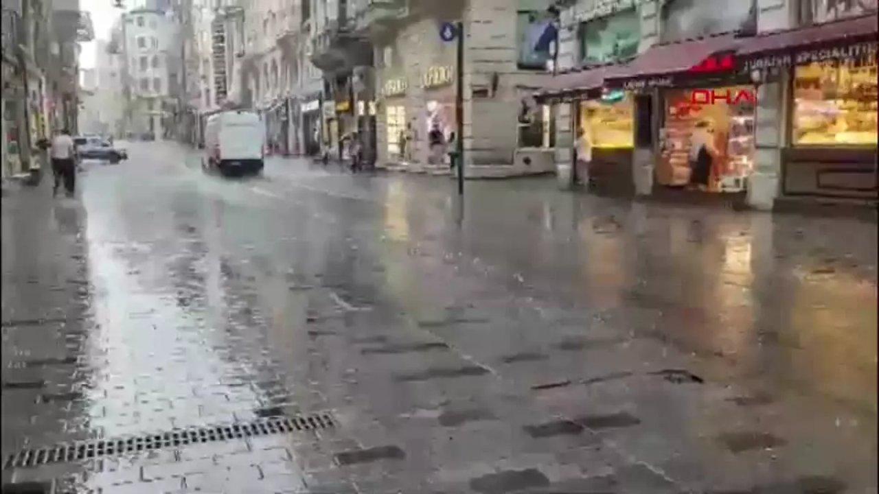 Taksim'de kuvvetli sağanak yağış başladı