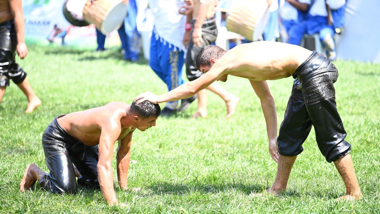 19'uncu Kocasinan Yağlı Güreşleri'nde Erkan Taş başpehlivan oldu