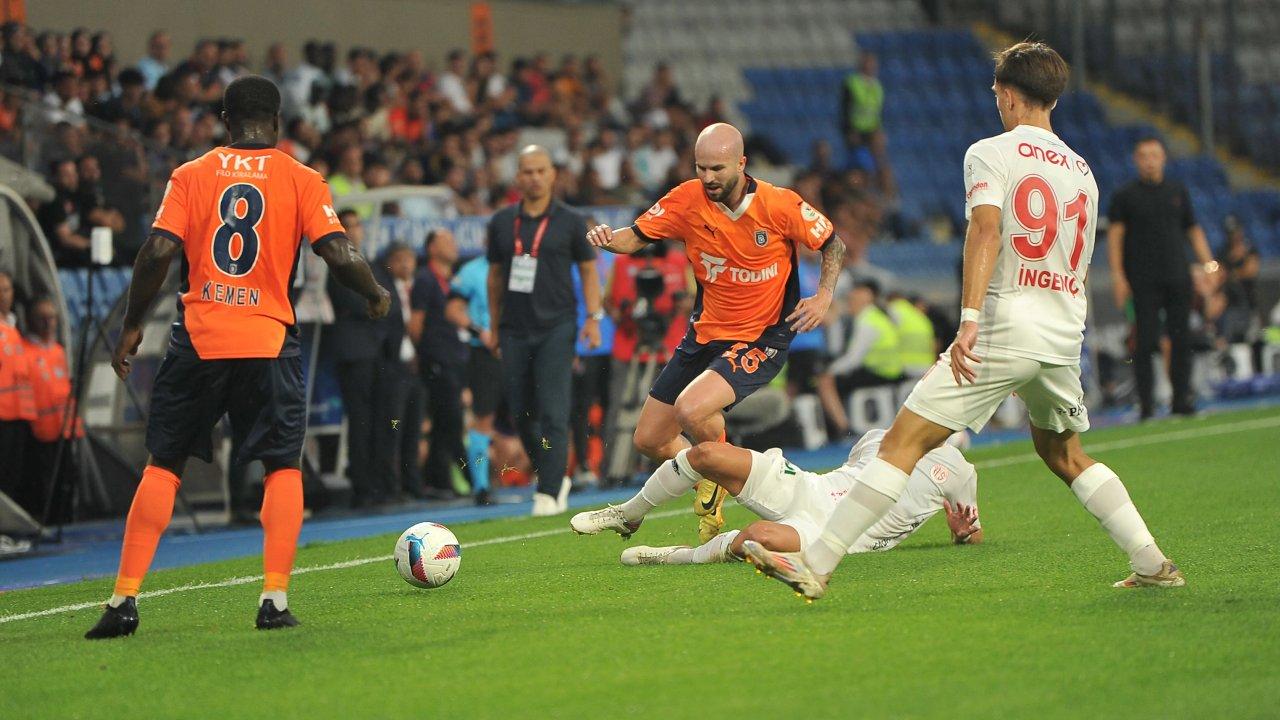 Başakşehir FK sahasında ağırladığı Antalyaspor'u 5-2 mağlup etti