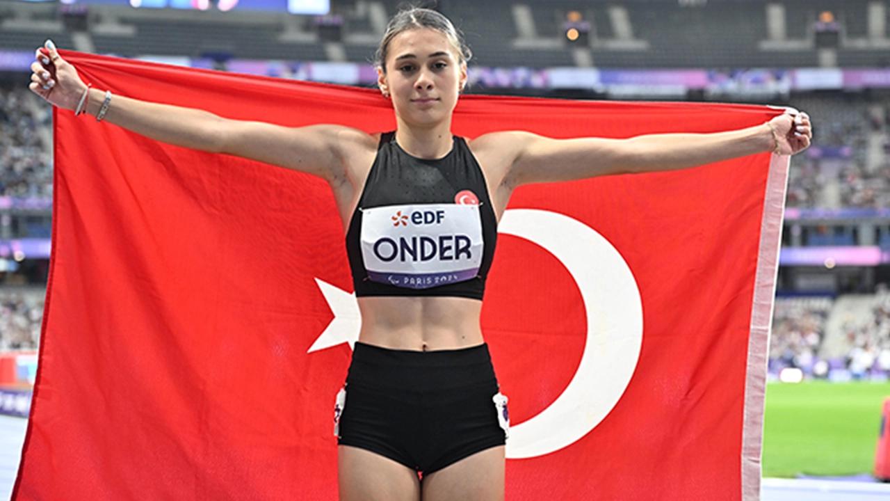 Aysel Önder'den Paris 2024 Paralimpik Oyunları'nda gümüş madalya