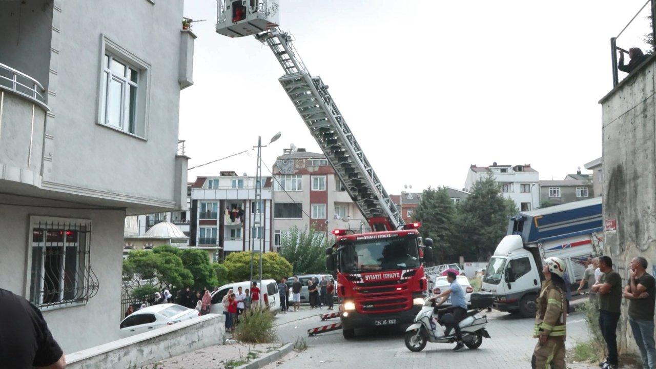 İstanbul 4 katlı binada korkutan yangın: Mahsur kalanlar var