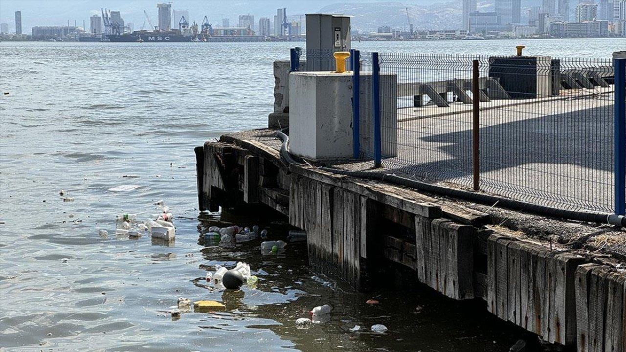 İzmir Körfezi'nde bu kez de atık kirliliği