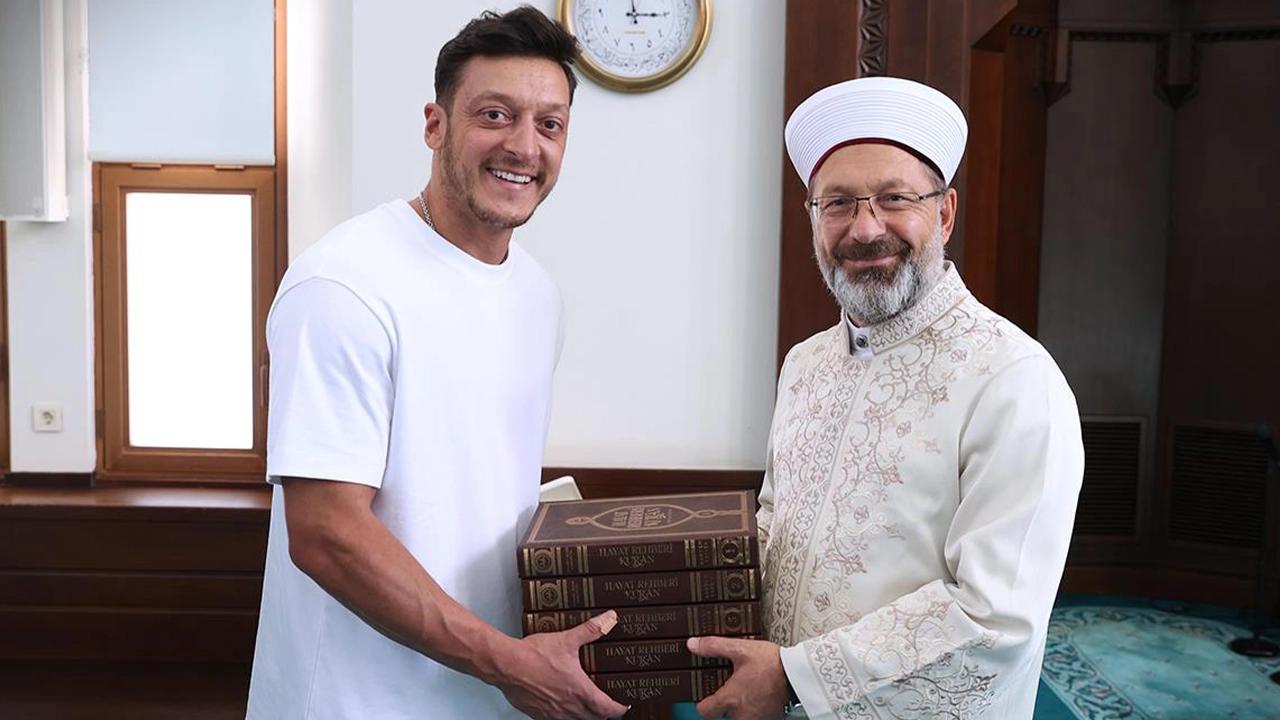 Diyanet İşleri Başkanı Ali Erbaş'tan Mesut Özil'e teşekkür: Kitaplar hediye etti