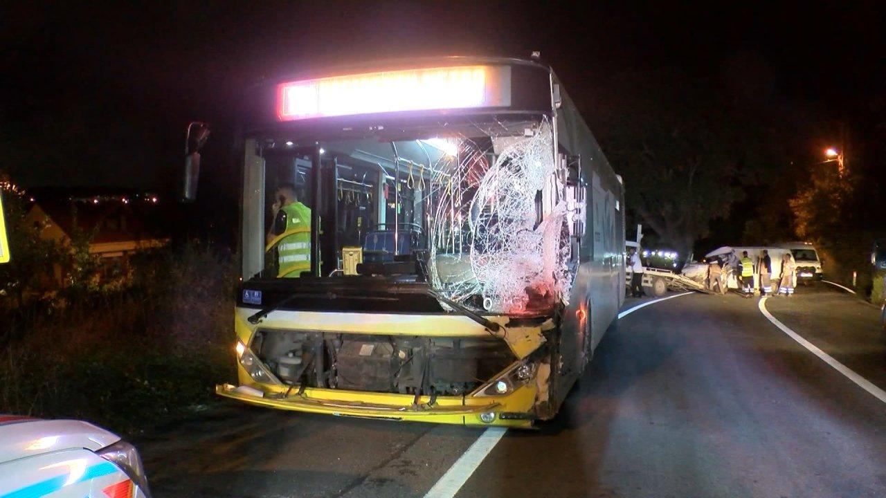 İstanbul'da kaza... İETT otobüsü ile minibüs çarpıştı: Yaralılar var