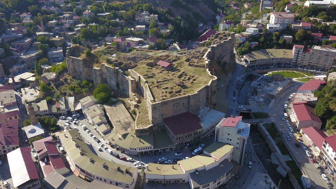 Bitlis Kalesi kazısında 1500’lü yıllara ait su şebekesi bulundu